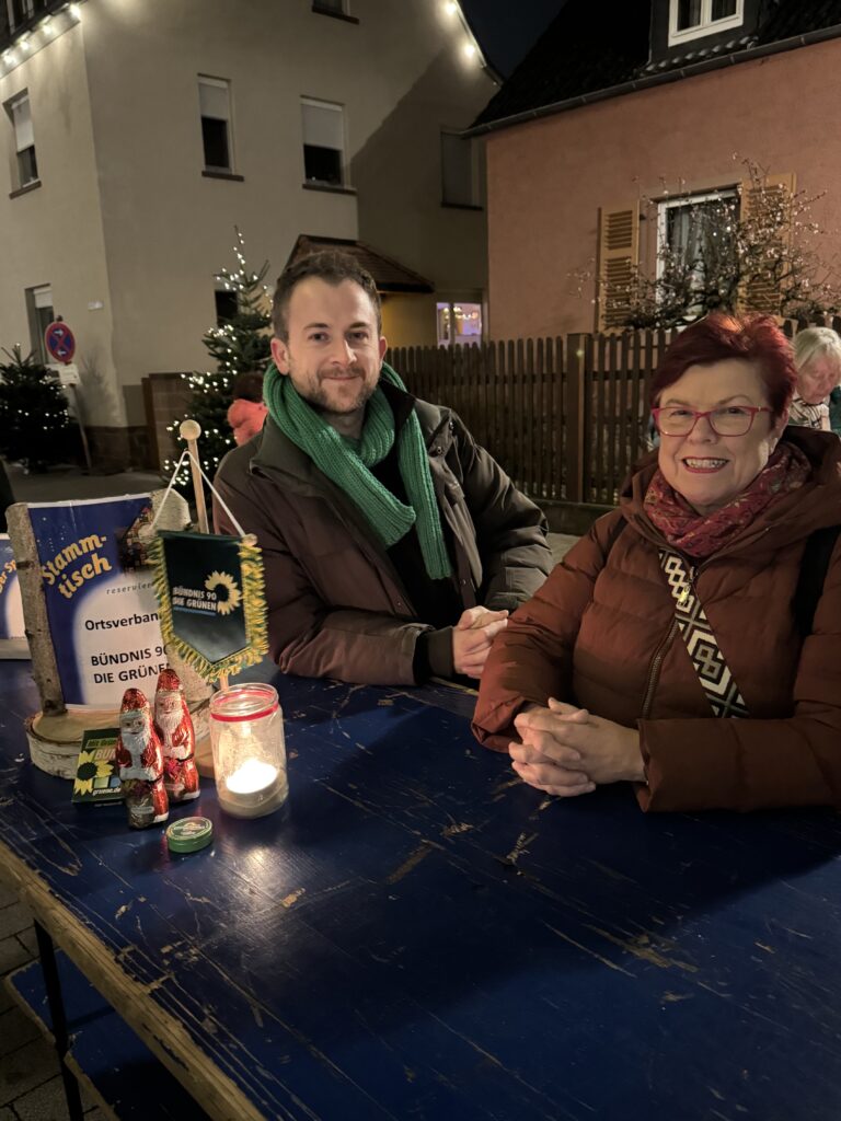 Grüne beim Riesenadventskalender in Erlenbach